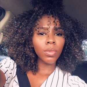 Meet your Posher, Alexus